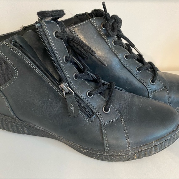 Clarks Black Ankle Boots Women’s size 10 - Picture 2 of 8